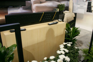 Illustration for article titled Ears-On Yamaha's Flagship YSP-4000 Surround Sound Bar (Verdict: Ultra-Discrete Sound Beams)